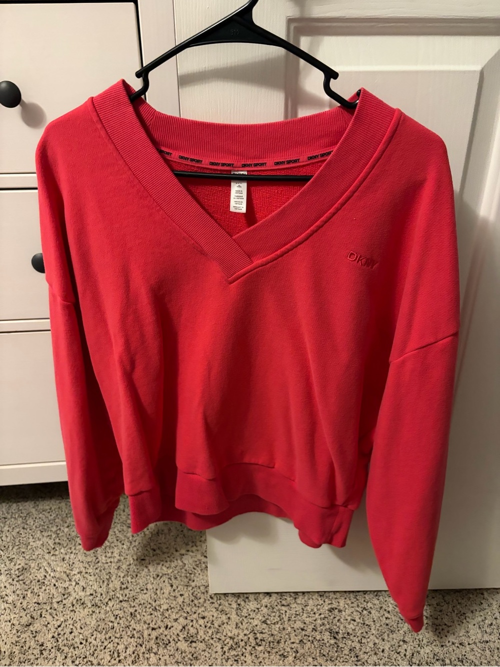 DKNY Women's Red/Pink V-Neck Pullover cropped Sweater